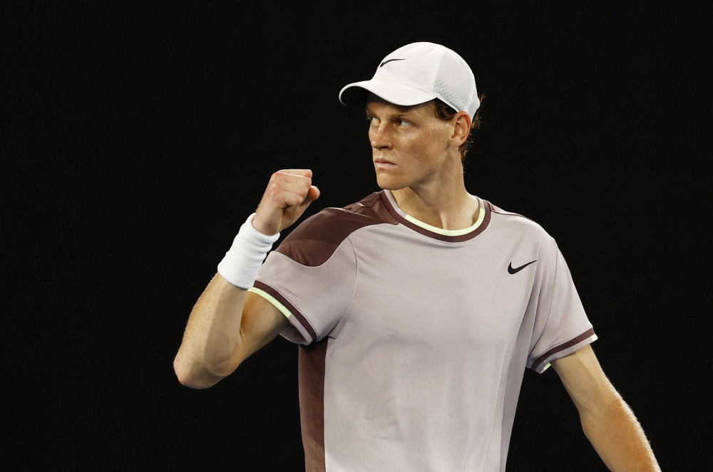 双方在中场 双方在中场